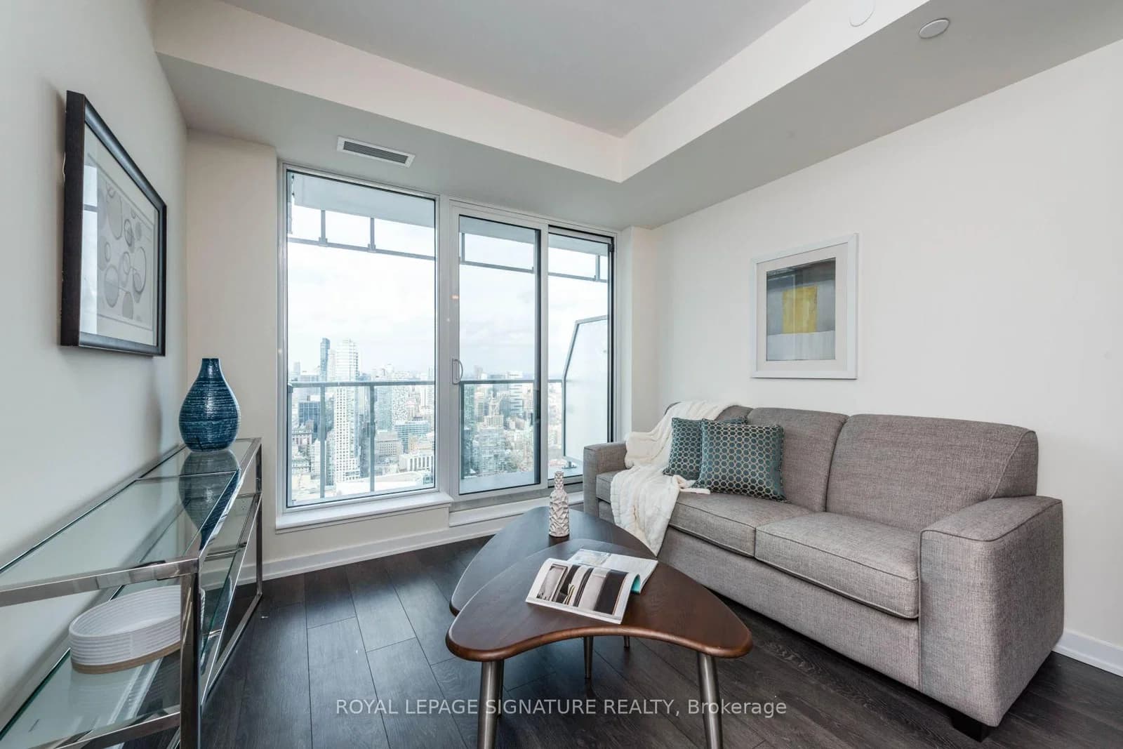 Freeland Street in Toronto · Waterfront Communities C8 — photo 2
