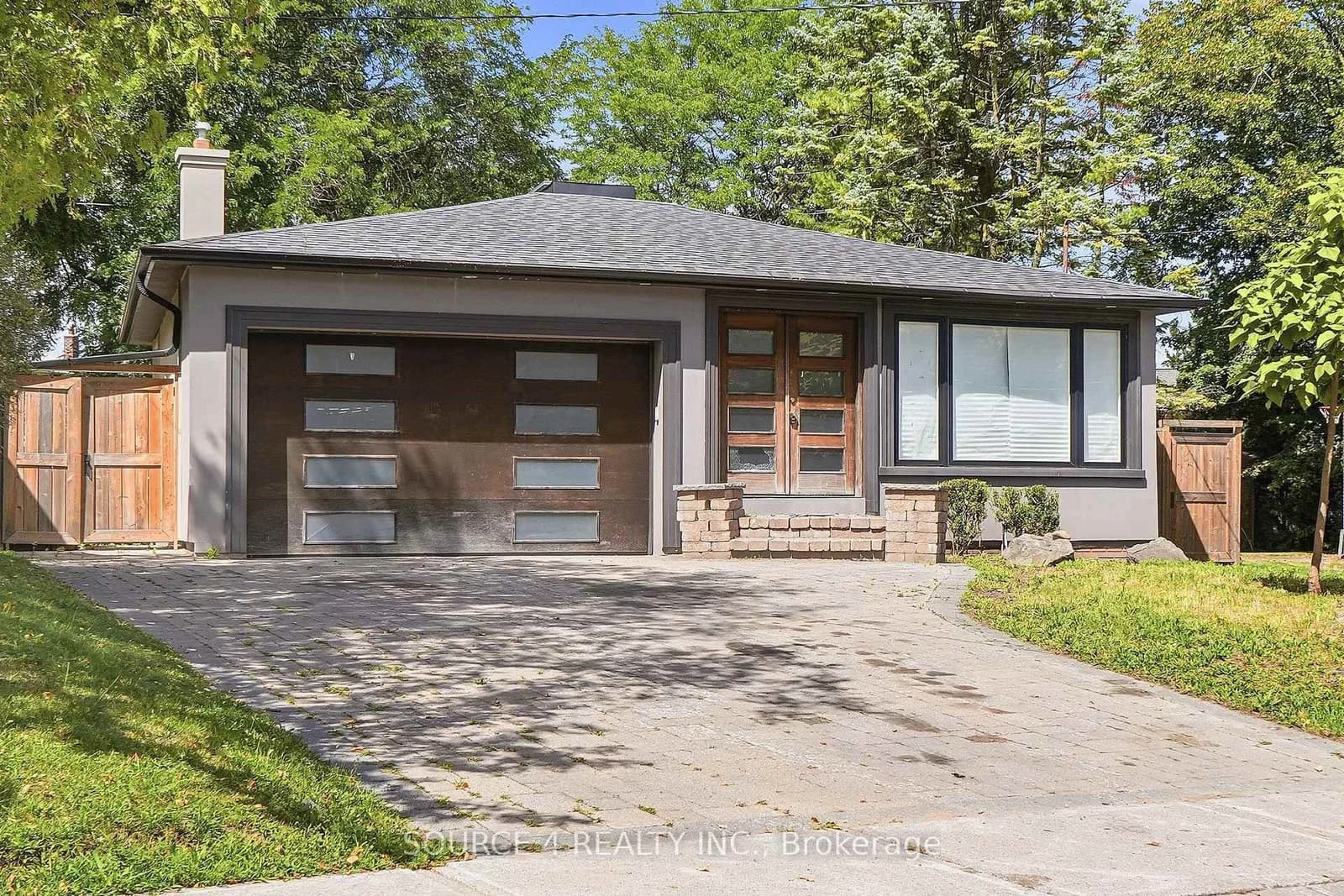 Newton Drive in Toronto · Newtonbrook East — photo 2