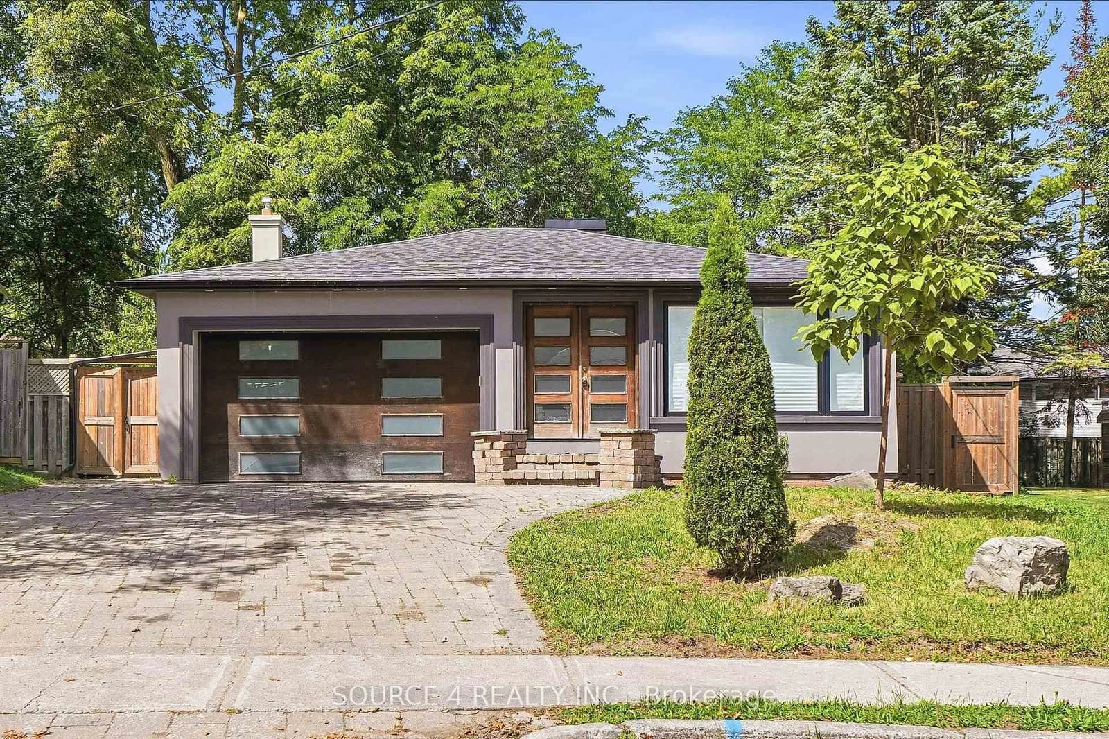 Newton Drive in Toronto · Newtonbrook East — photo 3