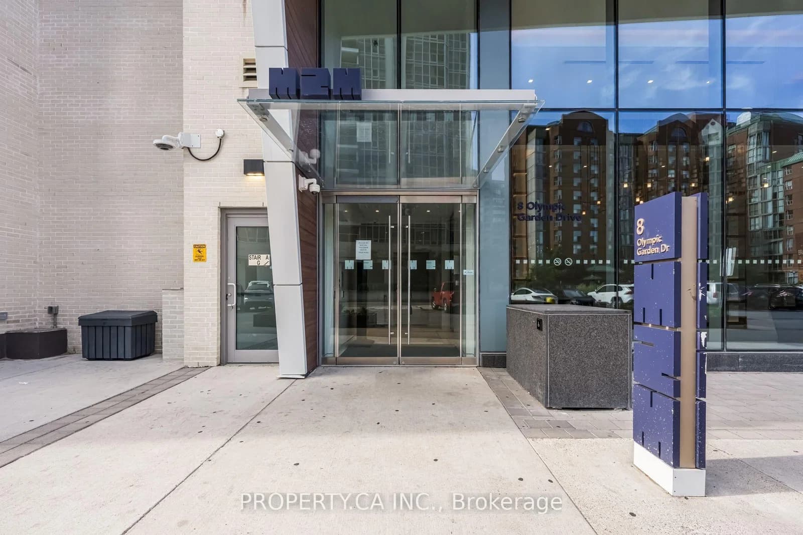 Olympic Garden Drive in Toronto · Newtonbrook East — photo 3