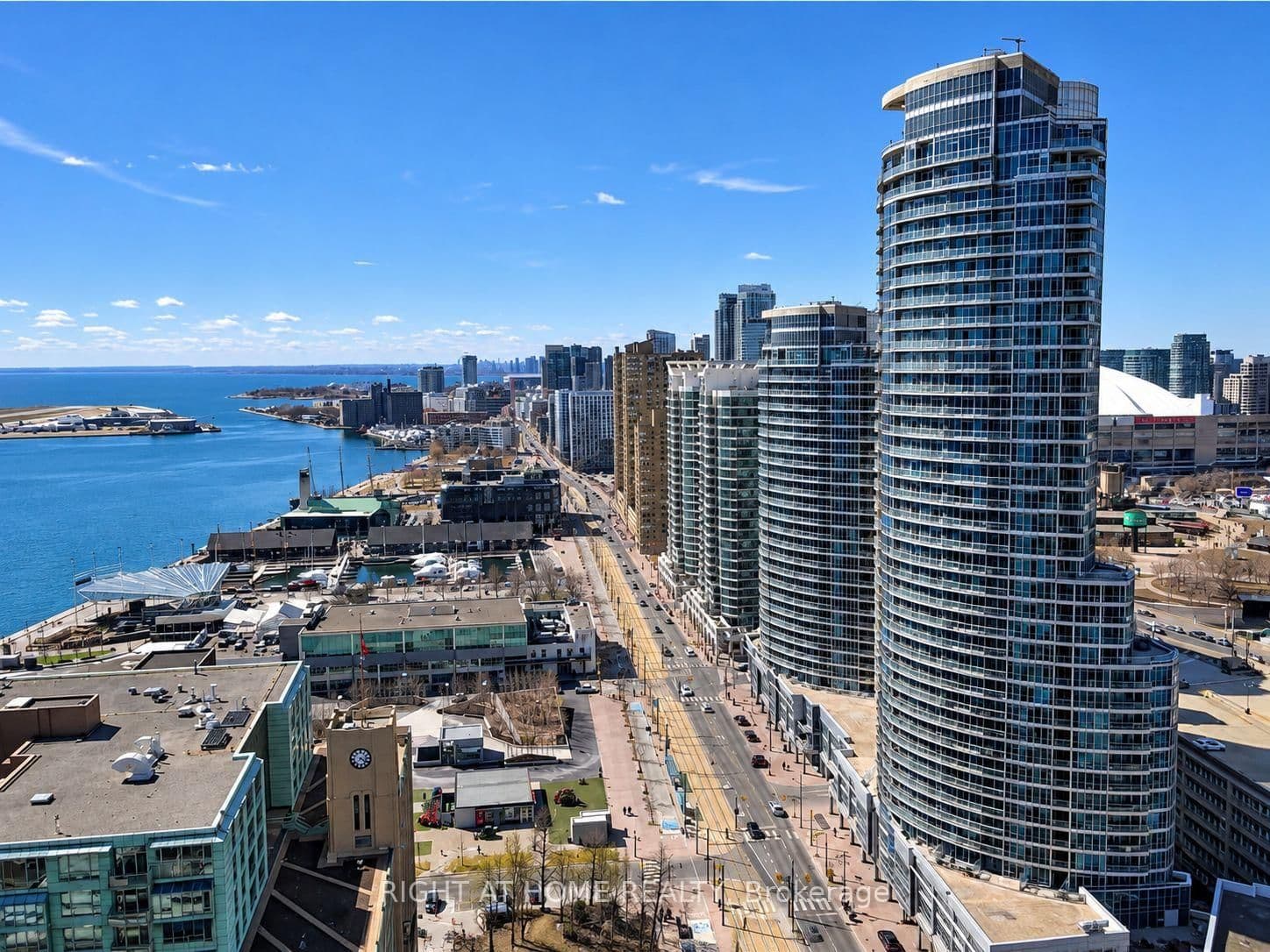 Harbour Square in Toronto · Waterfront Communities C1 — photo 2