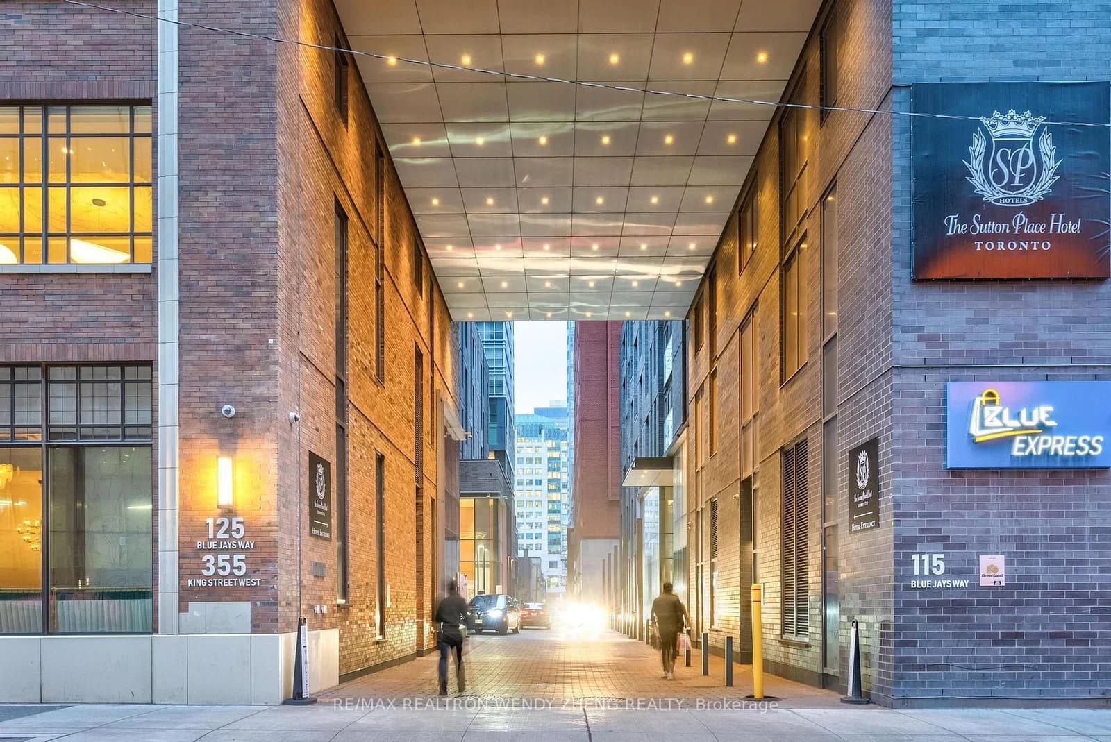 Blue Jays Way Street in Toronto · Waterfront Communities C1 — photo 2