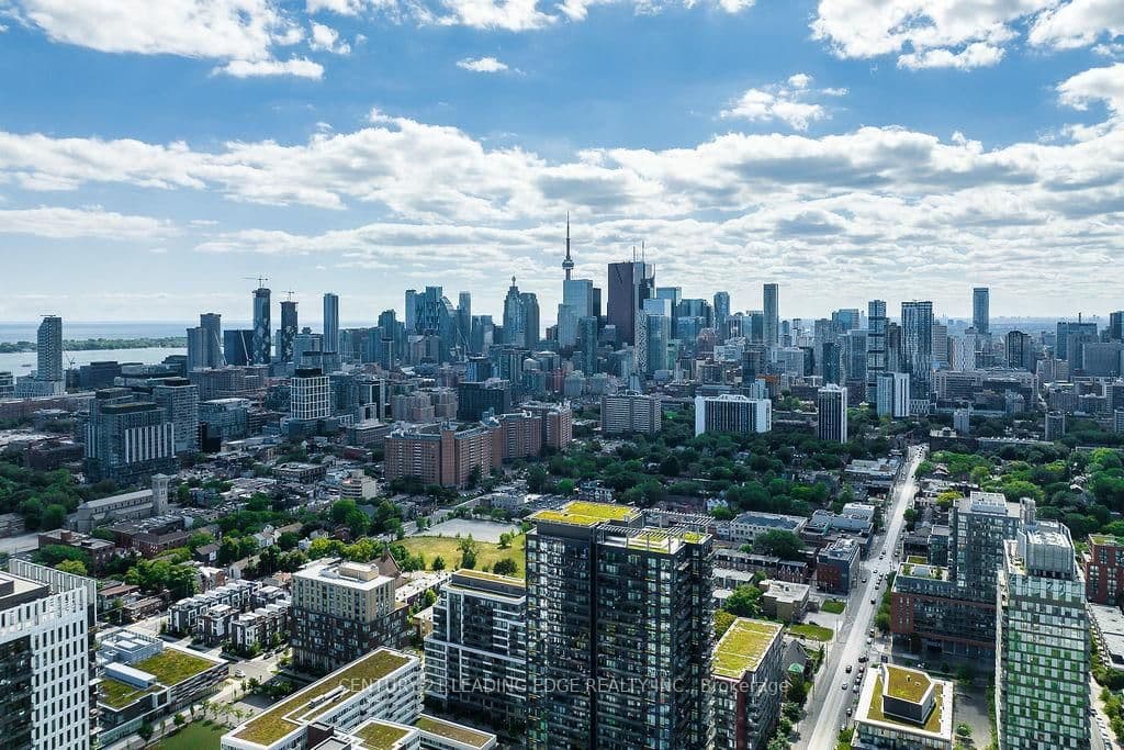 Sumach Street in Toronto · Regent Park — photo 2