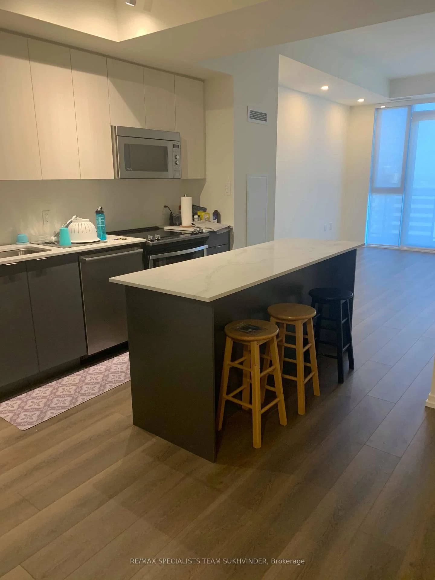 Photo of Bayview Avenue in Toronto · Bayview Village