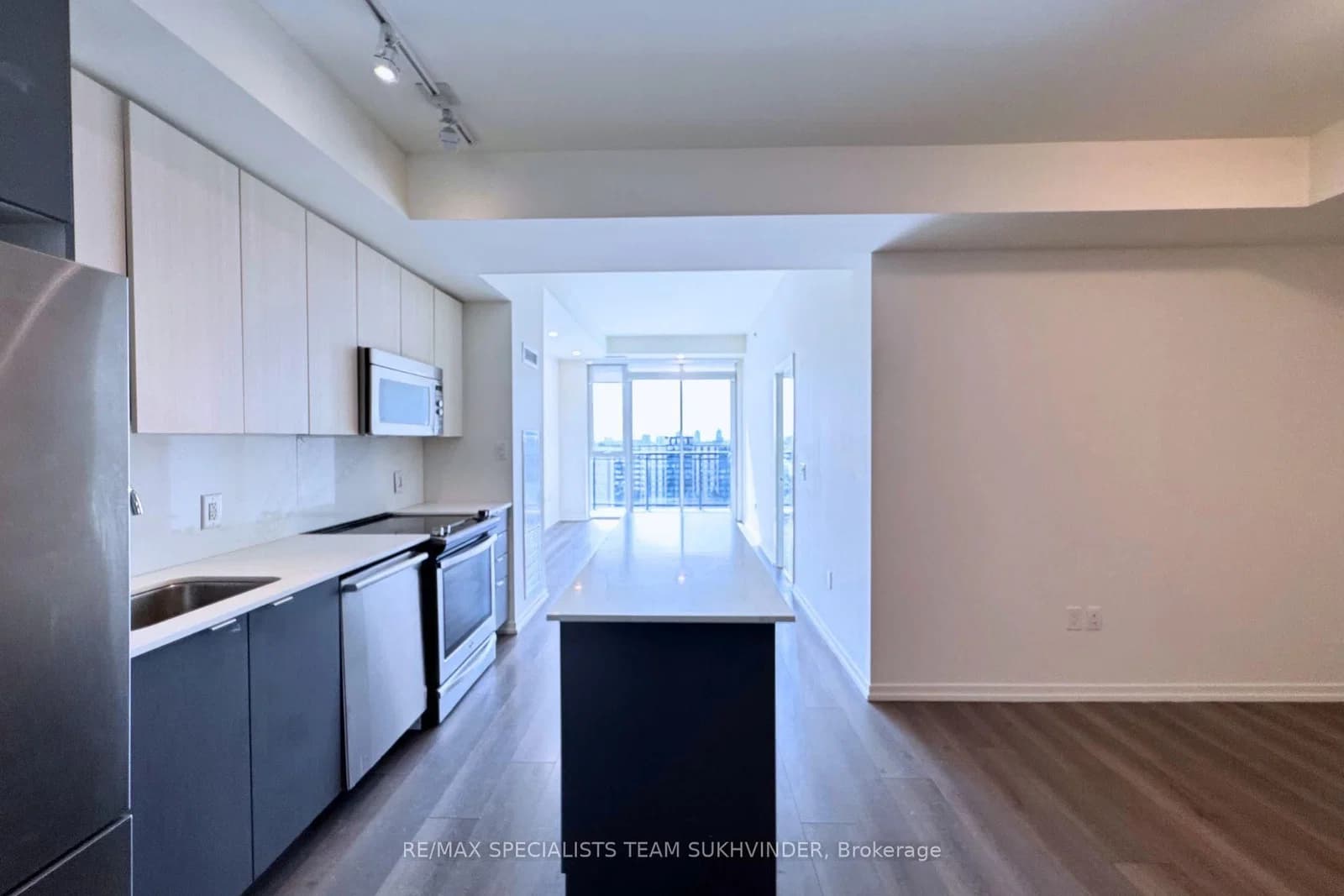 Bayview Avenue in Toronto · Bayview Village — photo 2