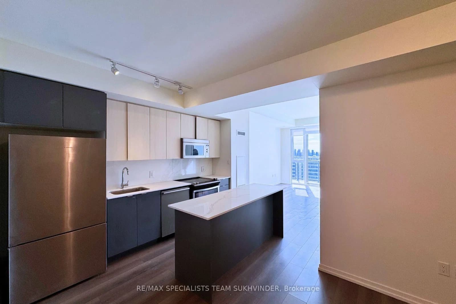Bayview Avenue in Toronto · Bayview Village — photo 3