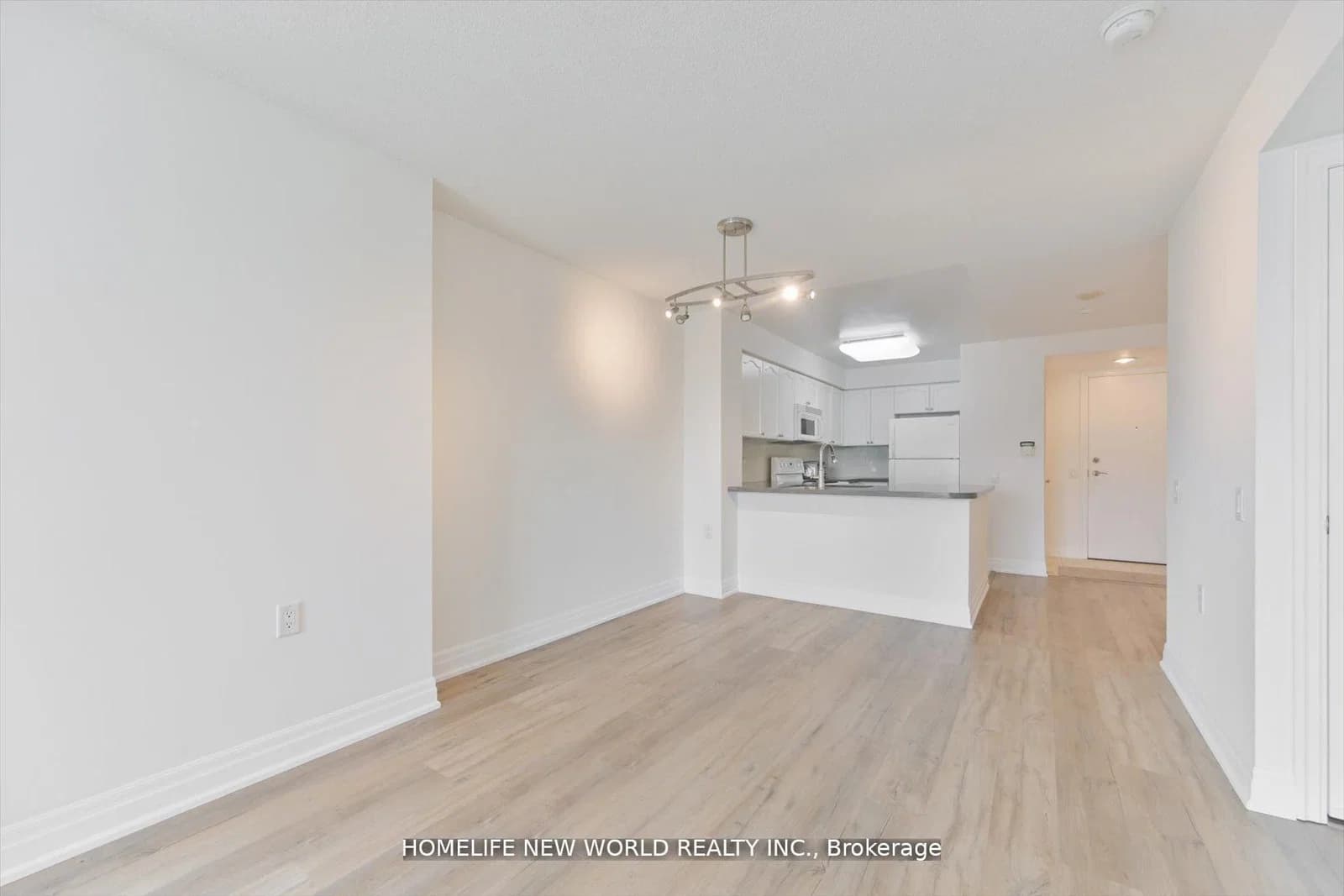 Hillcrest Avenue in Toronto · Willowdale East — photo 2