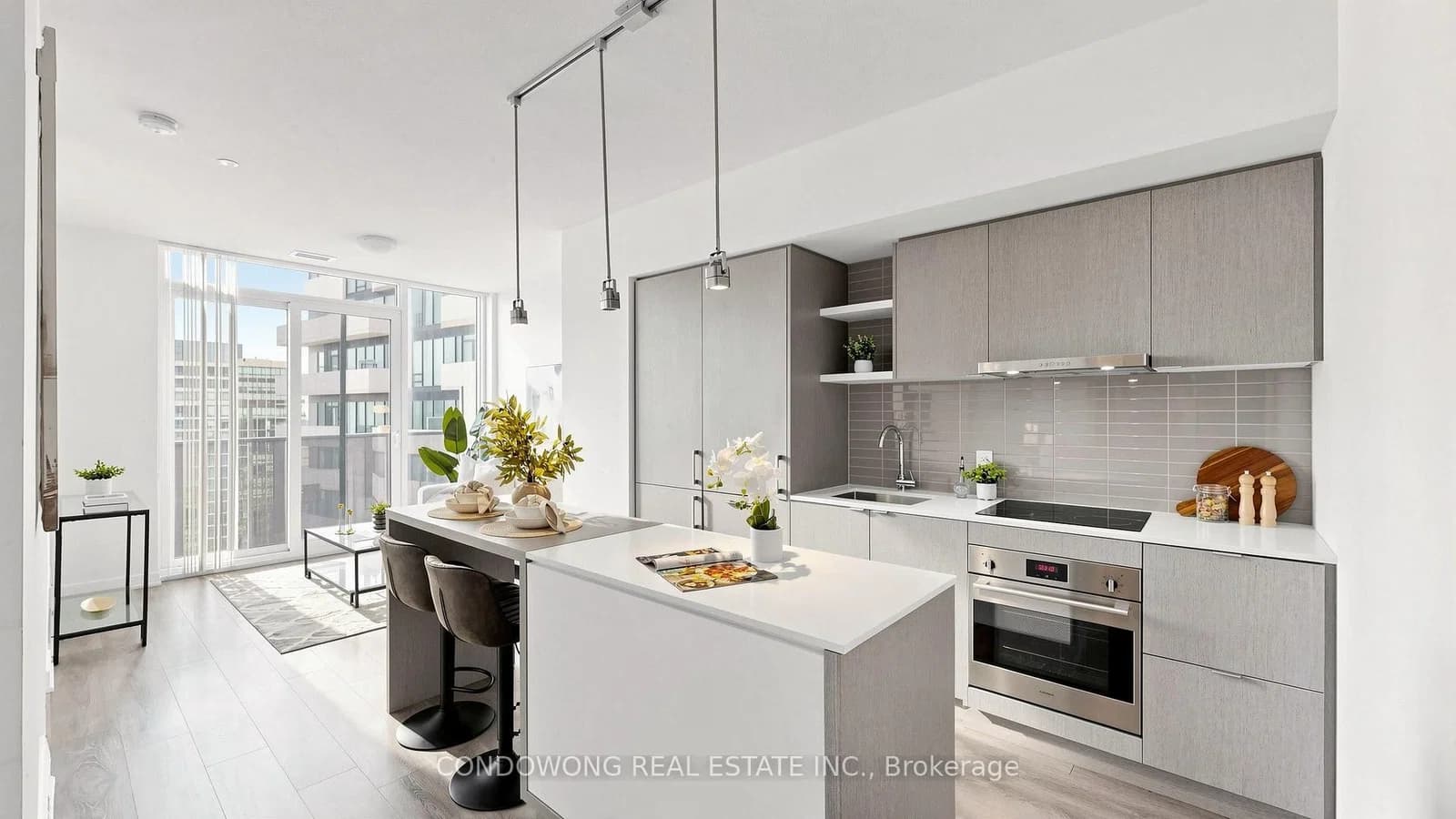 Photo of Harbour Street in Toronto · Waterfront Communities C1