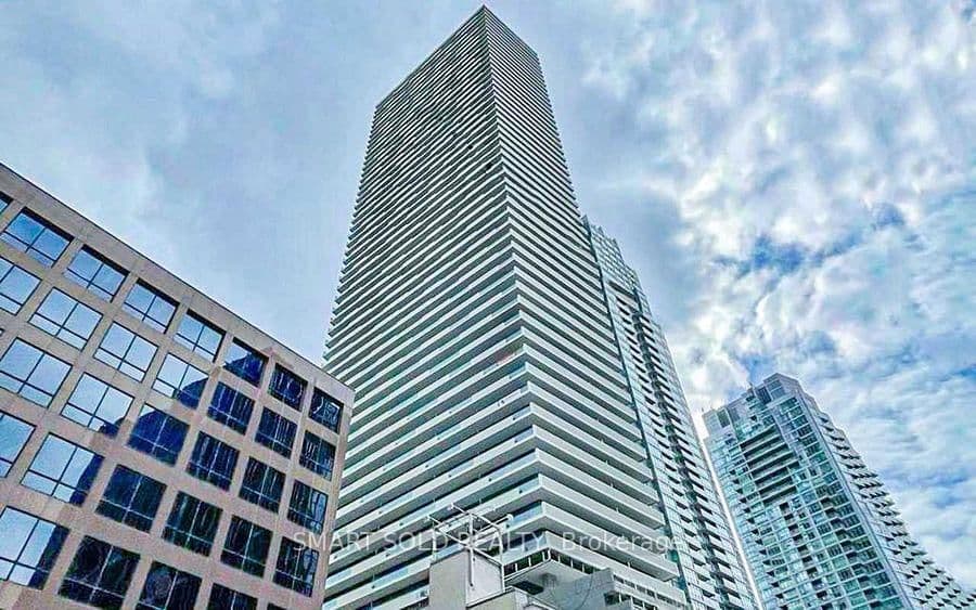 Yonge Street in Toronto · Mount Pleasant West — photo 3