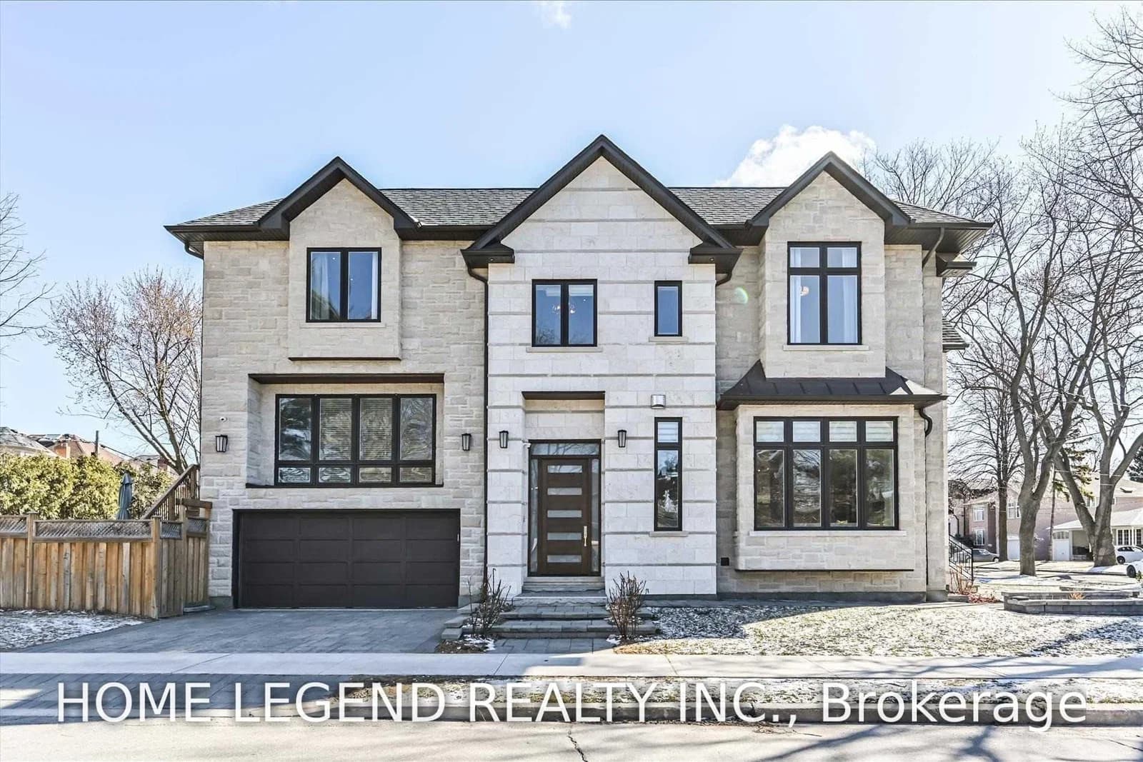 Hillcrest Avenue in Toronto · Willowdale East — photo 2