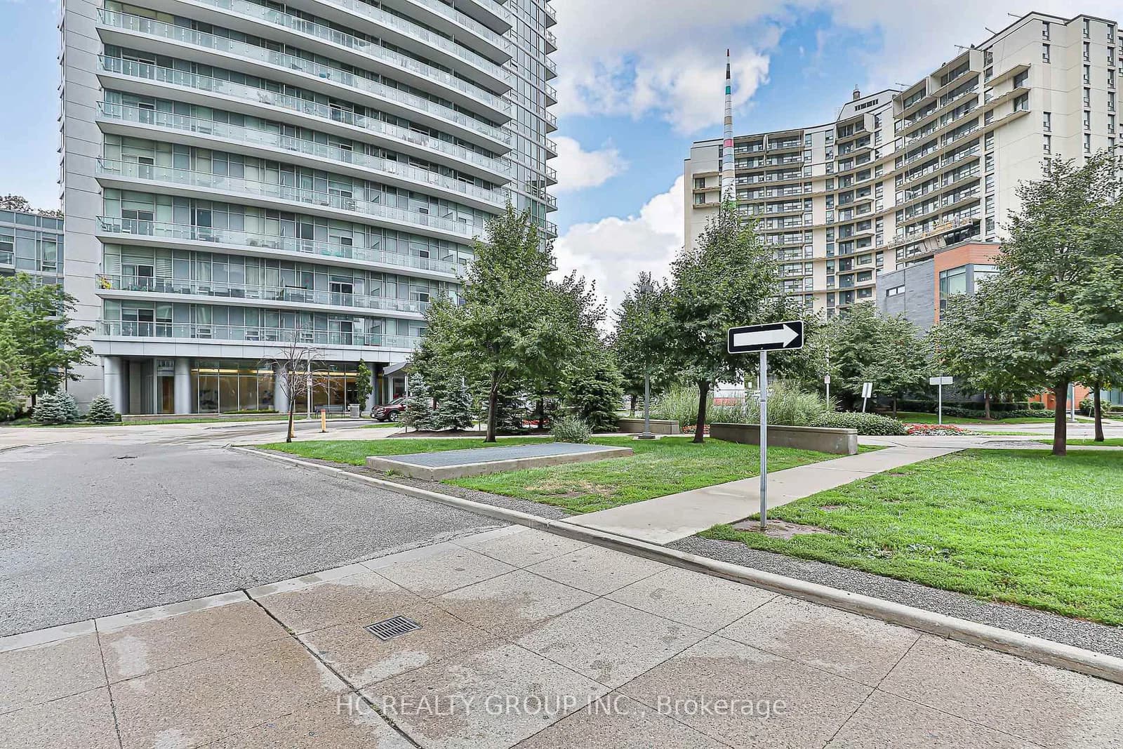 Forest Manor Road in Toronto · Henry Farm — photo 3