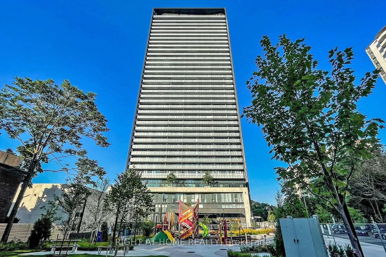 Bloor Street in Toronto · North St. James Town — photo 3