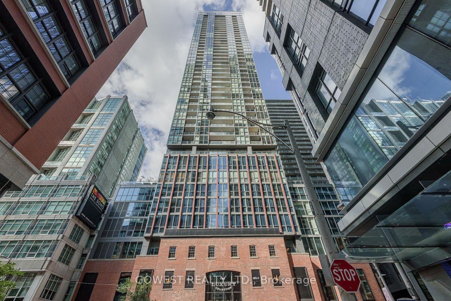 Blue Jays Way in Toronto · Waterfront Communities C1 — photo 2