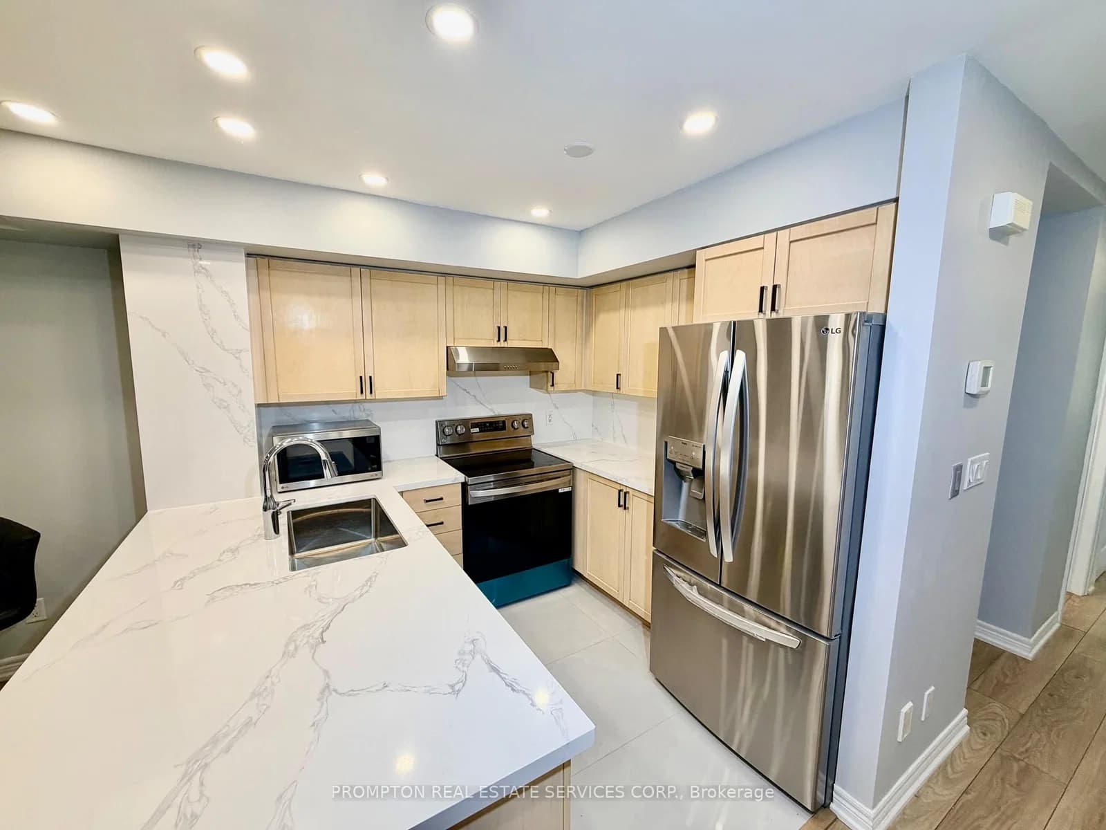 ANTIBES Drive in Toronto · Westminster-Branson — photo 2