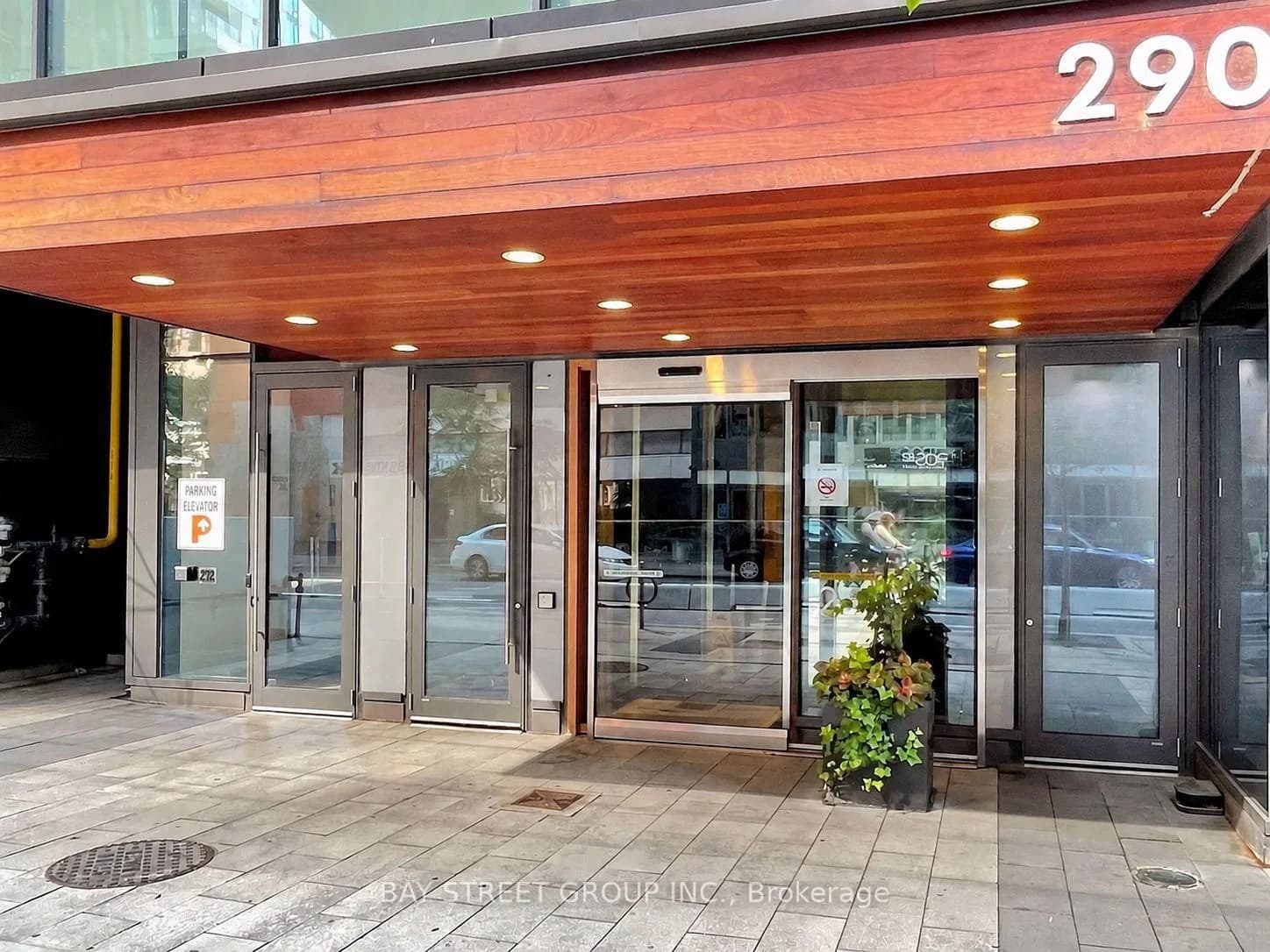 Adelaide Street in Toronto · Waterfront Communities C1 — photo 2