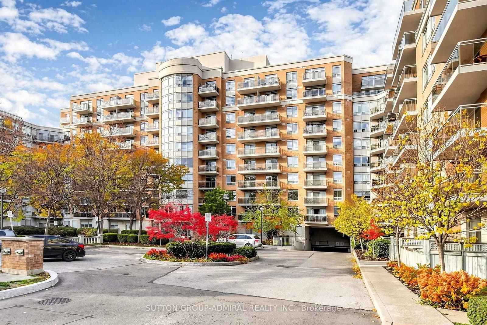 Photo of Lawrence Avenue in Toronto · Englemount-Lawrence