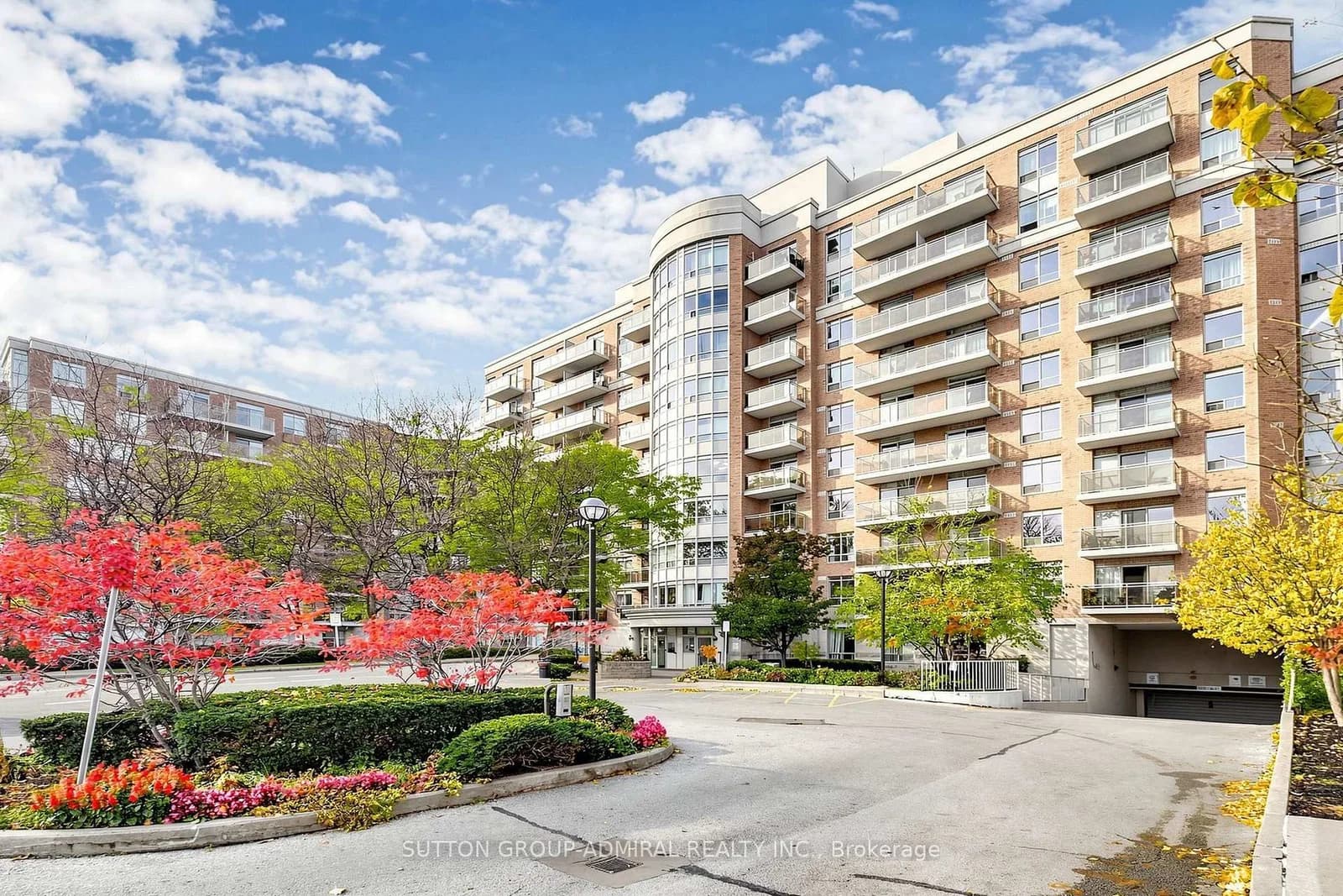 Lawrence Avenue in Toronto · Englemount-Lawrence — photo 2