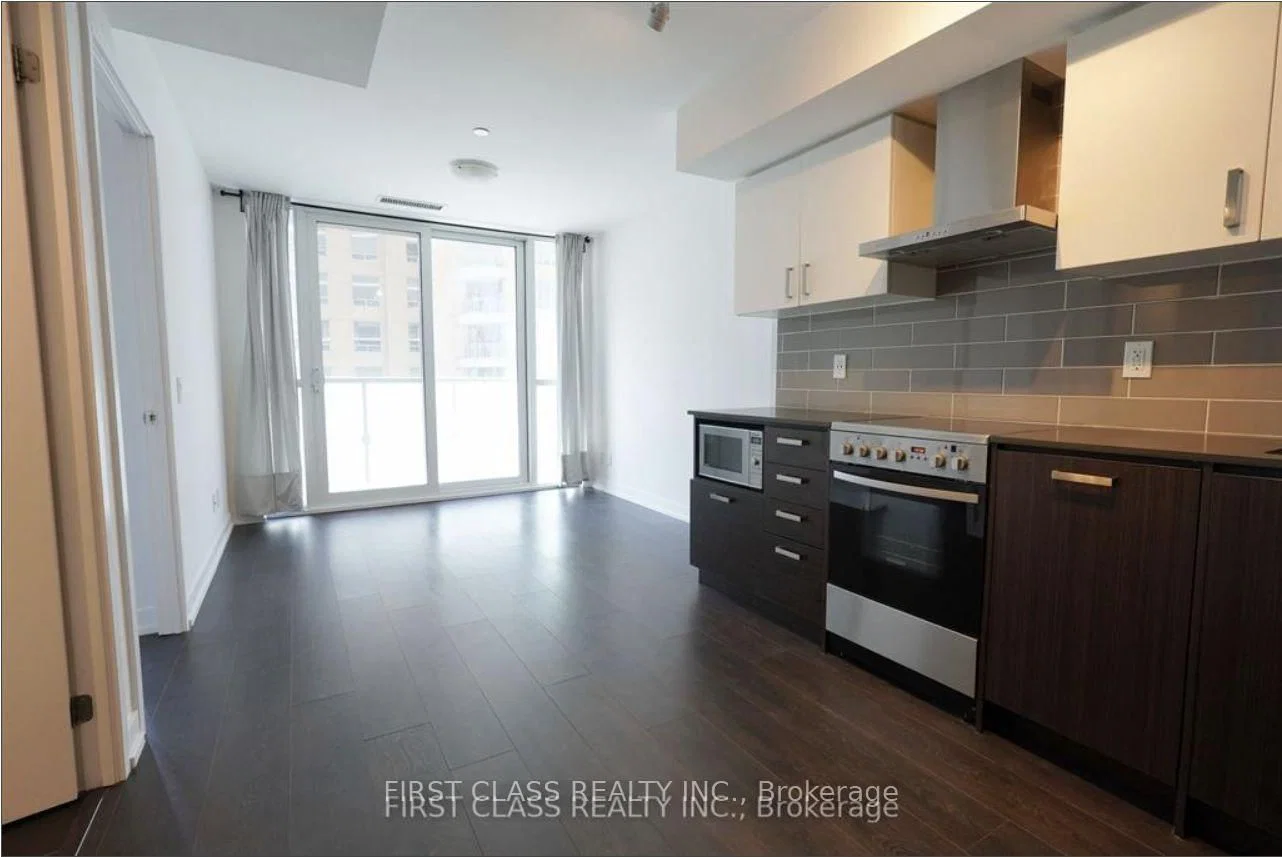 Redpath Avenue in Toronto · Mount Pleasant West — photo 3