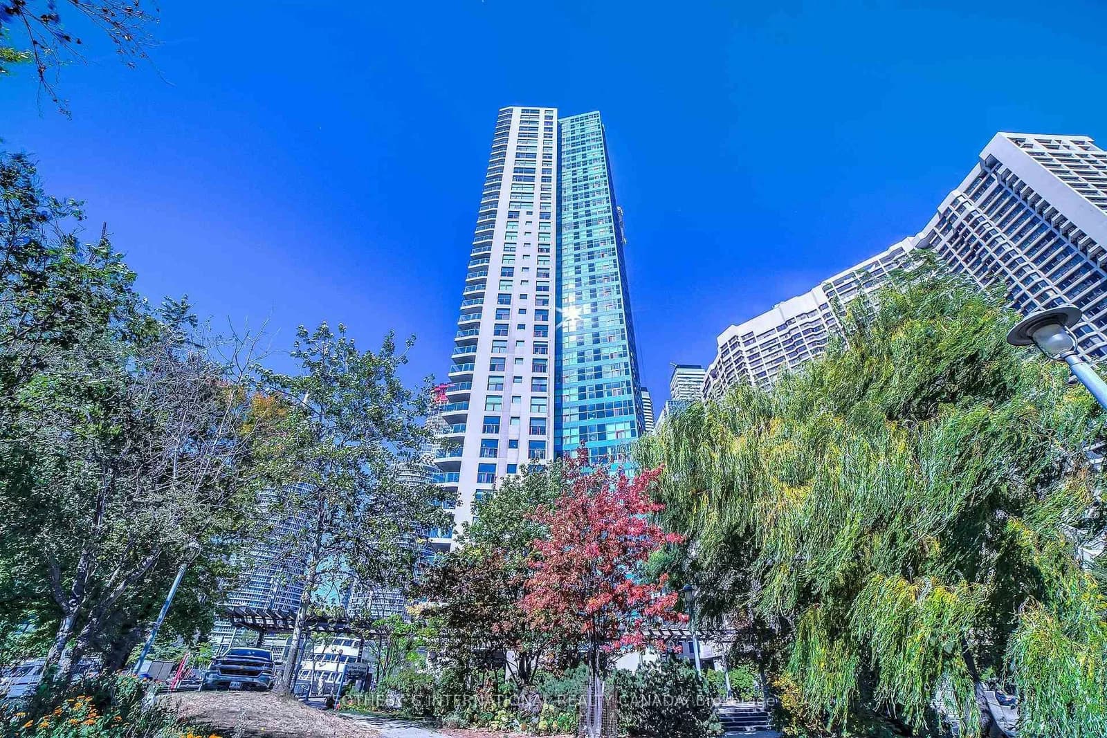 Photo of Harbour Square in Toronto · Waterfront Communities C1