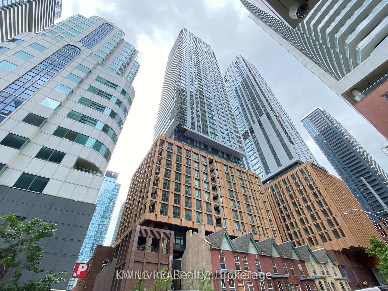 Widmer Street in Toronto · Waterfront Communities C1 — photo 2