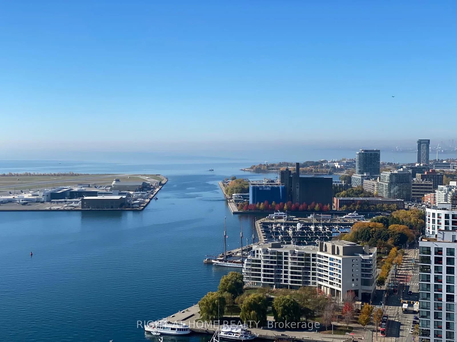 Photo of Queens Quay in Toronto · Waterfront Communities C1