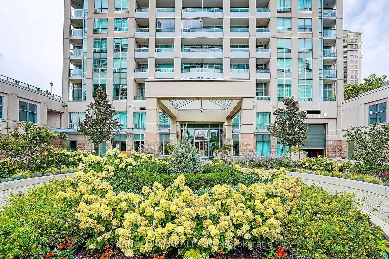 Barberry Place in Toronto · Bayview Village — photo 3