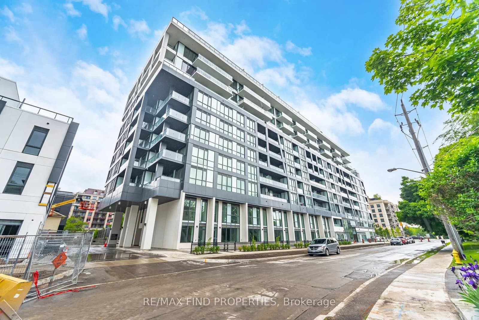 Greenbriar Road in Toronto · Bayview Village — photo 2