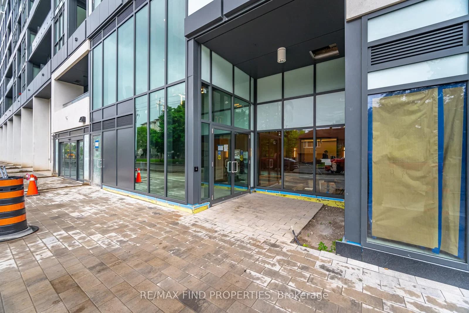 Greenbriar Road in Toronto · Bayview Village — photo 3