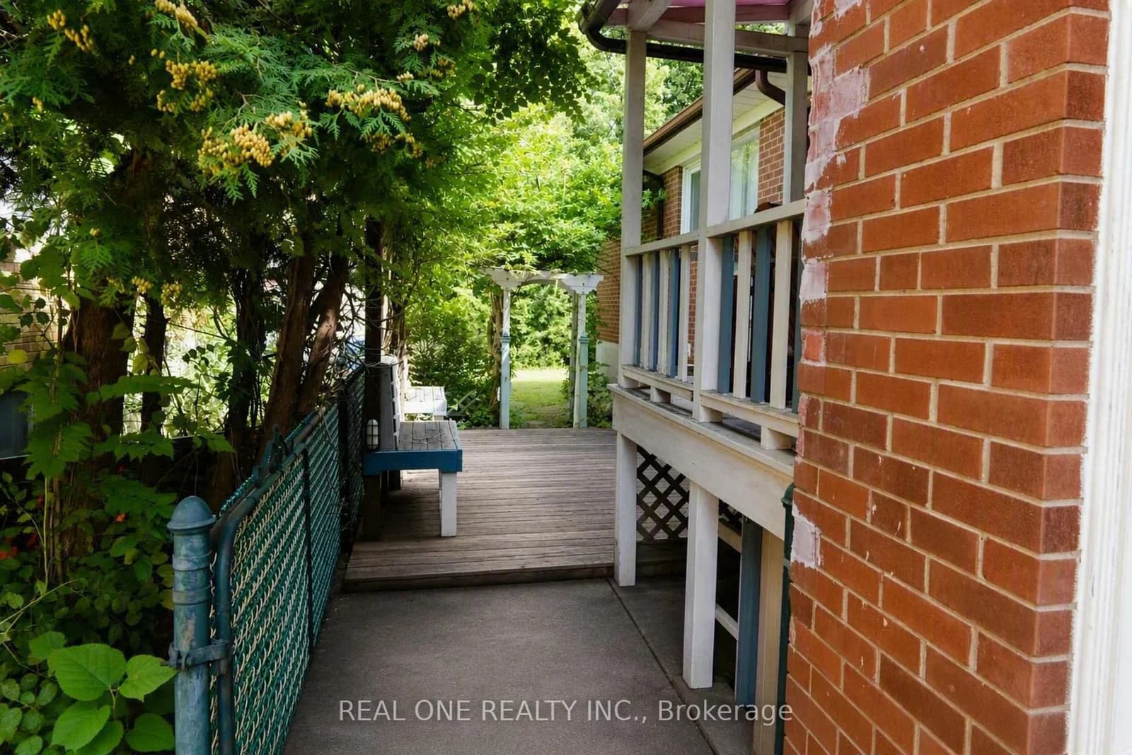 Heathview Avenue in Toronto · Bayview Village — photo 2