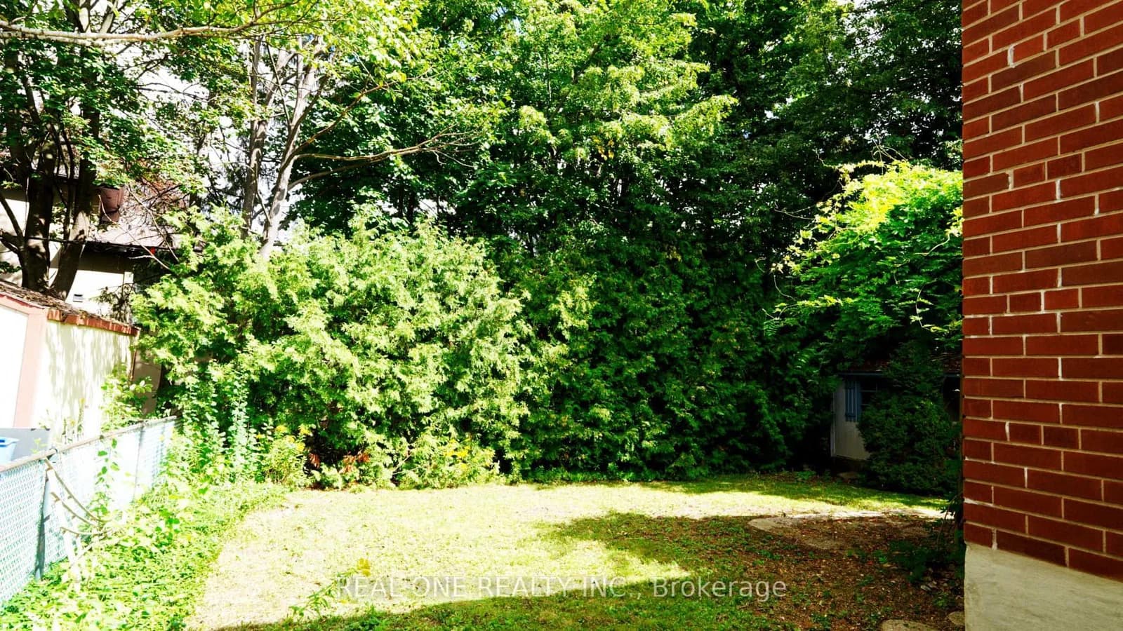 Heathview Avenue in Toronto · Bayview Village — photo 3