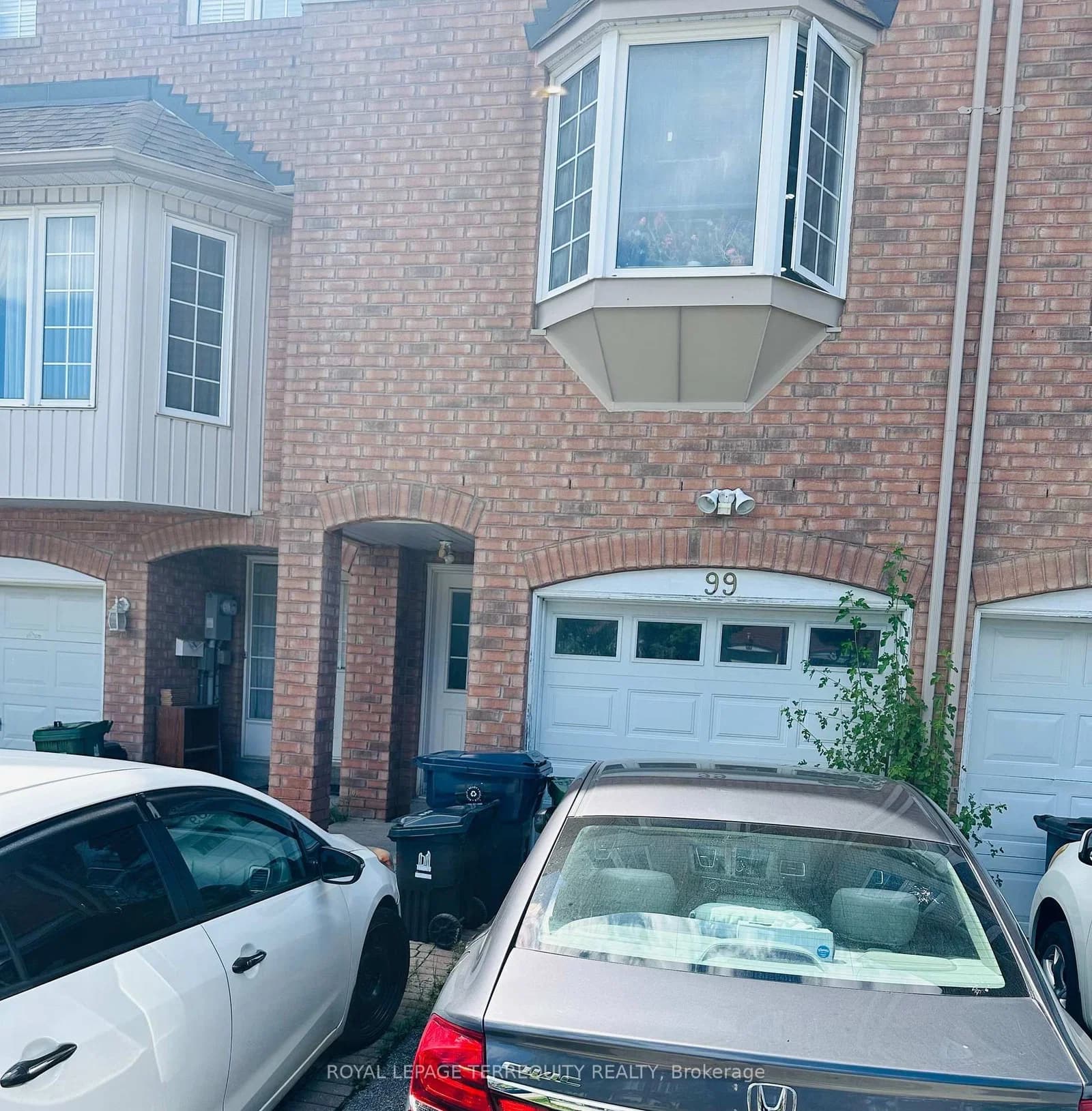Sufi Crescent in Toronto · Victoria Village — photo 3
