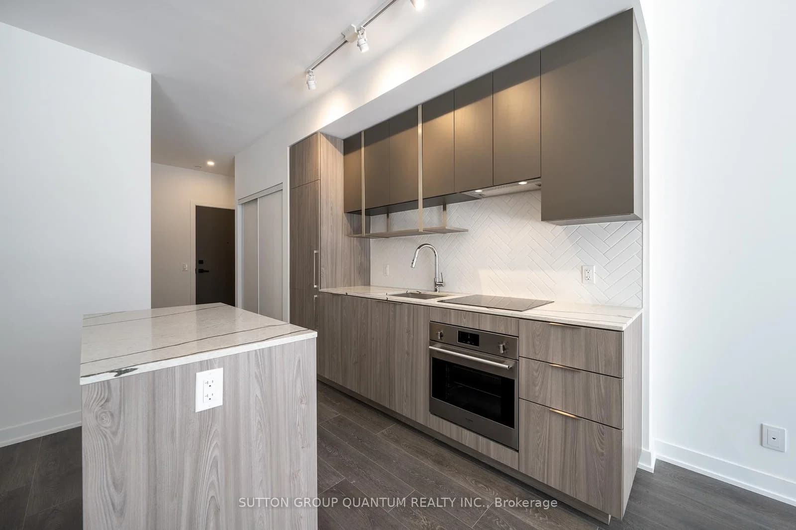 Holmes Avenue in Toronto · Willowdale East — photo 3