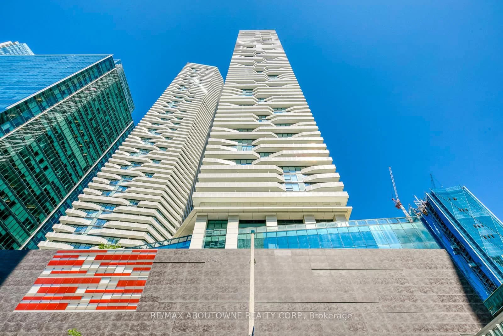 Photo of Harbour Street in Toronto · Waterfront Communities C1