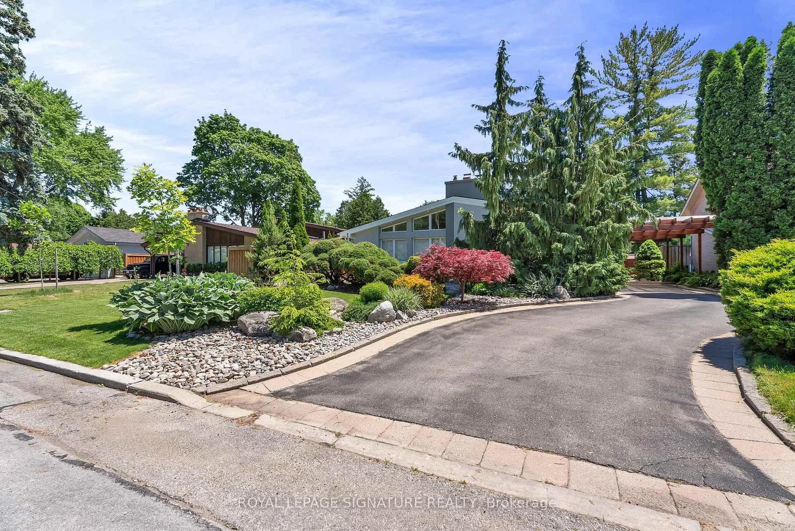Kestell Lane in Toronto · Parkwoods-Donalda — photo 2