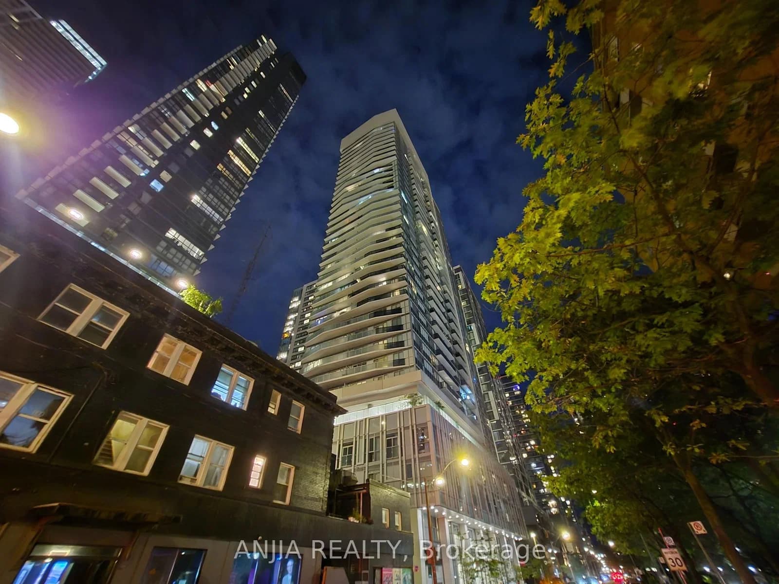 Mutual Street in Toronto · Church-Yonge Corridor — photo 2