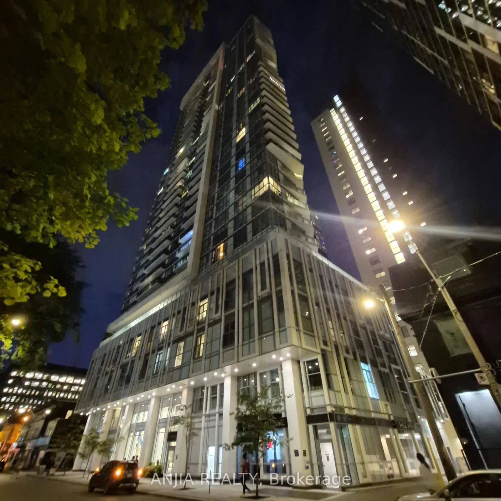 Mutual Street in Toronto · Church-Yonge Corridor — photo 3