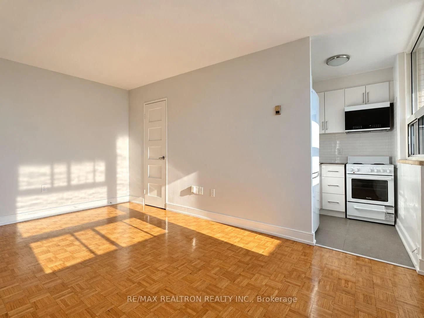 Bathurst Street in Toronto · Humewood-Cedarvale — photo 2