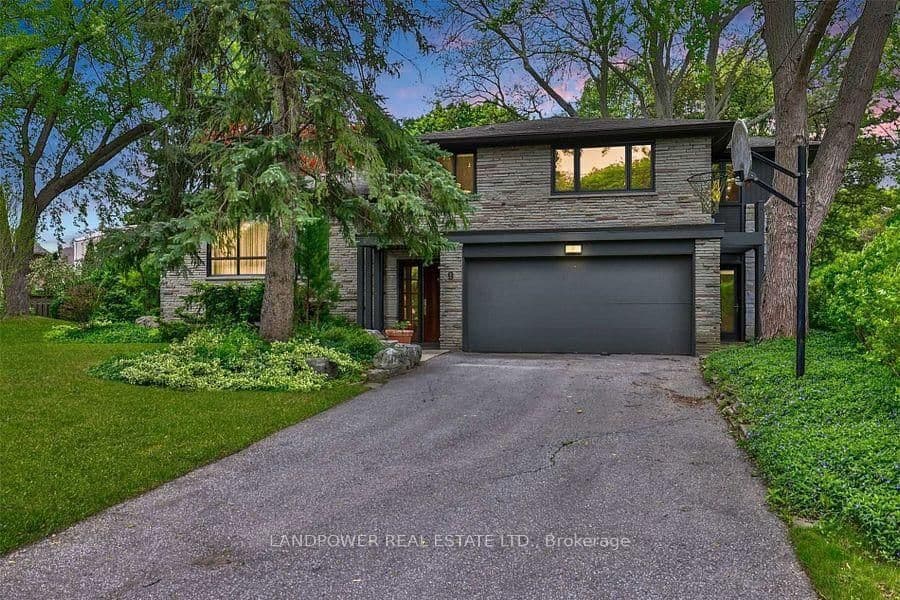 Photo of Alderdale Court in Toronto · Banbury-Don Mills