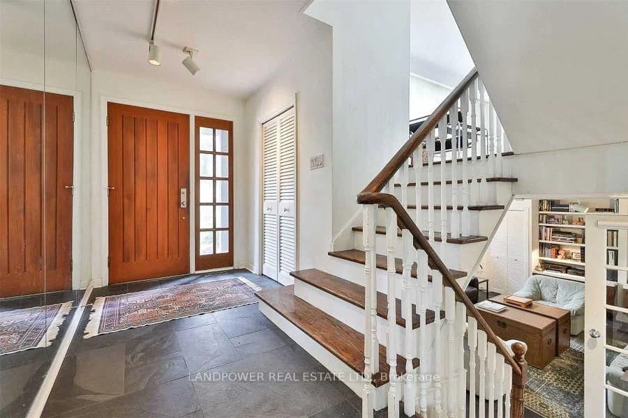 Alderdale Court in Toronto · Banbury-Don Mills — photo 2