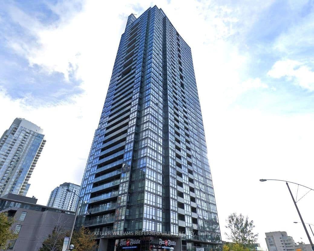 Photo of Fort York Boulevard in Toronto · Waterfront Communities C1