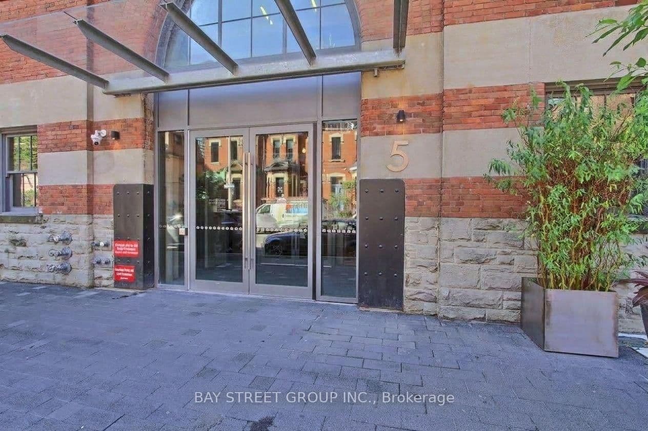 St Joseph Street in Toronto · Bay Street Corridor — photo 2