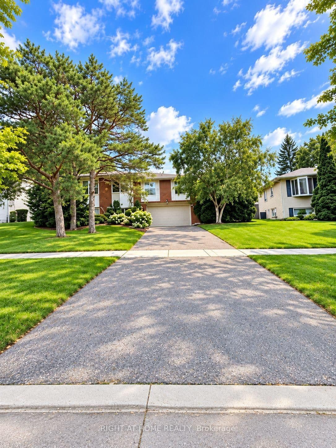 Photo of The Links Road in Toronto · St. Andrew-Windfields