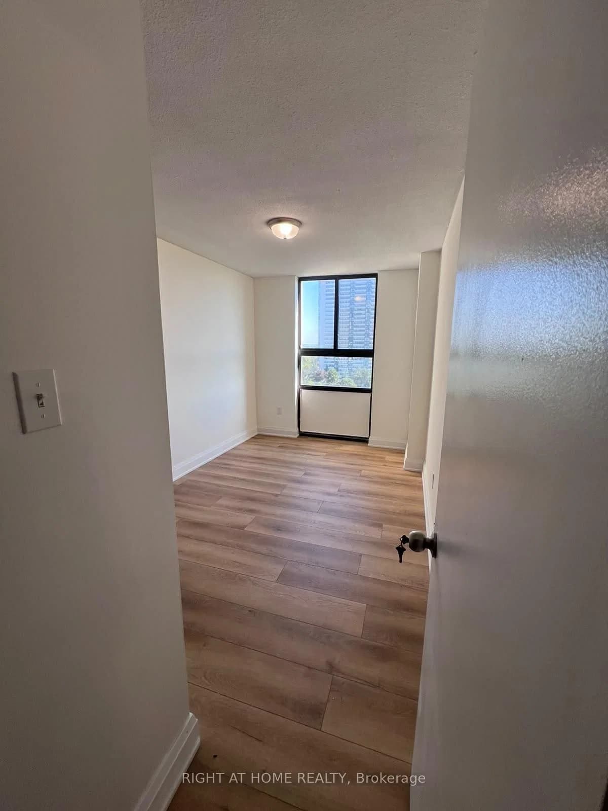 Seneca Hill Drive - Room in Toronto · Don Valley Village — photo 3