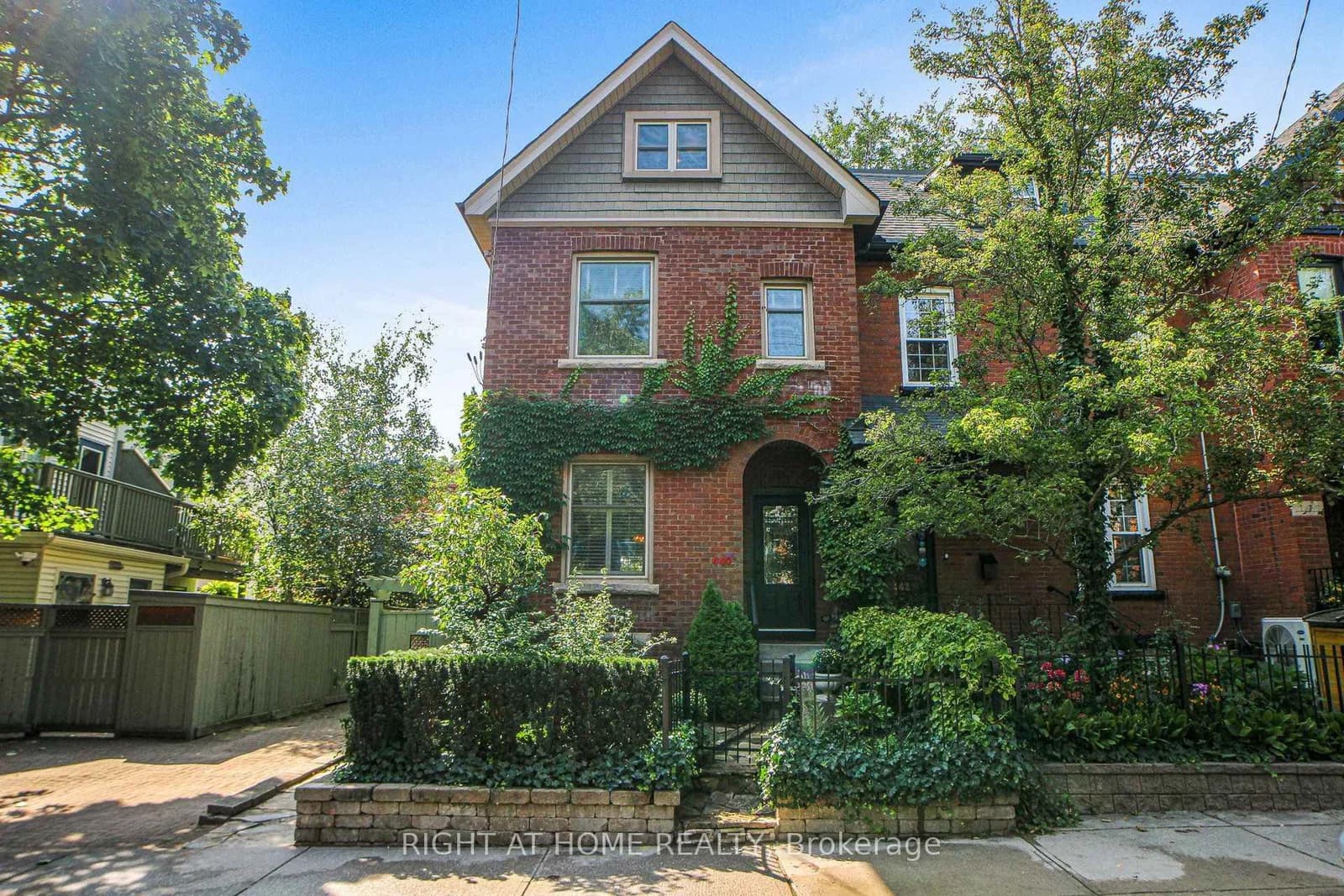 Photo of Sackville Street in Toronto · Cabbagetown-South St. James Town