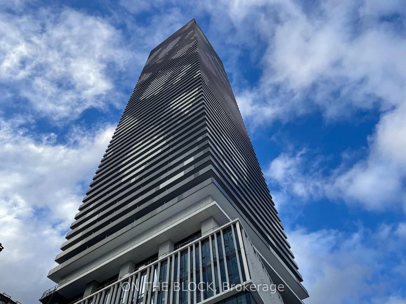 Downes Street in Toronto · Waterfront Communities C8 — photo 2