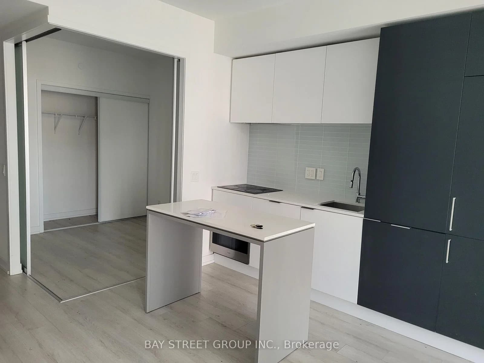 Helendale Avenue in Toronto · Yonge-Eglinton — photo 3