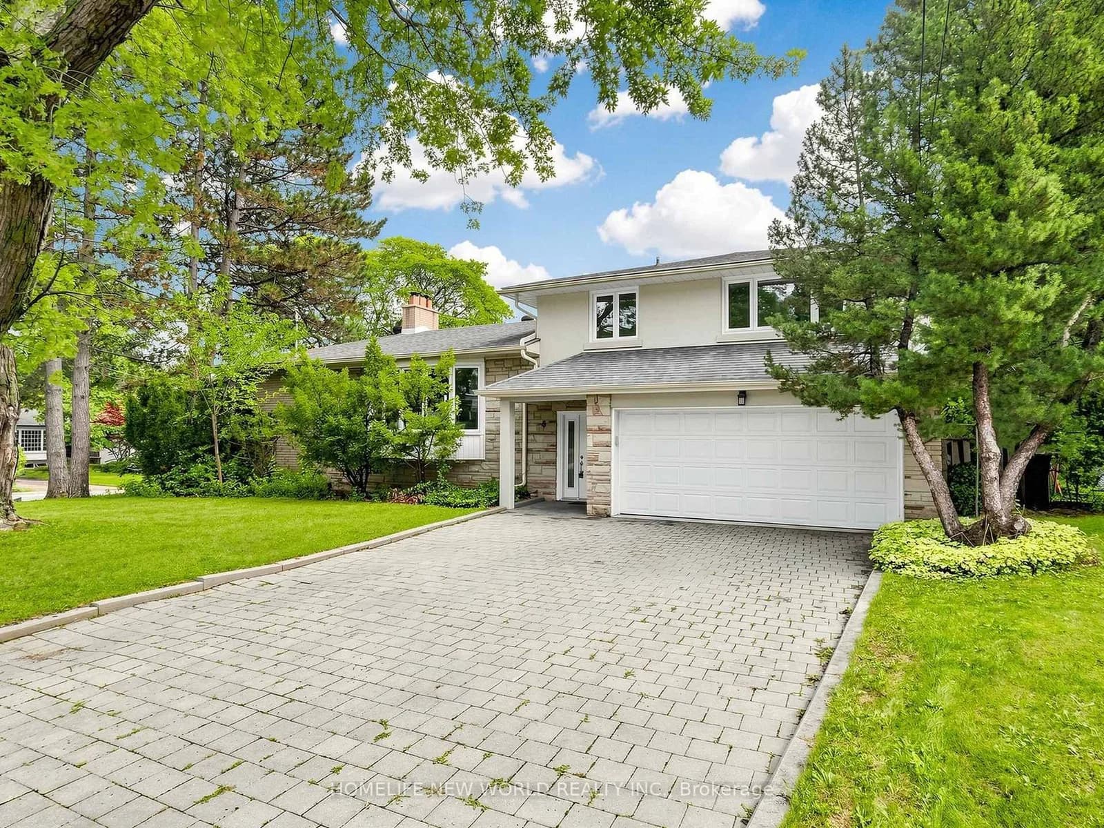 Alderdale Court in Toronto · Banbury-Don Mills — photo 2