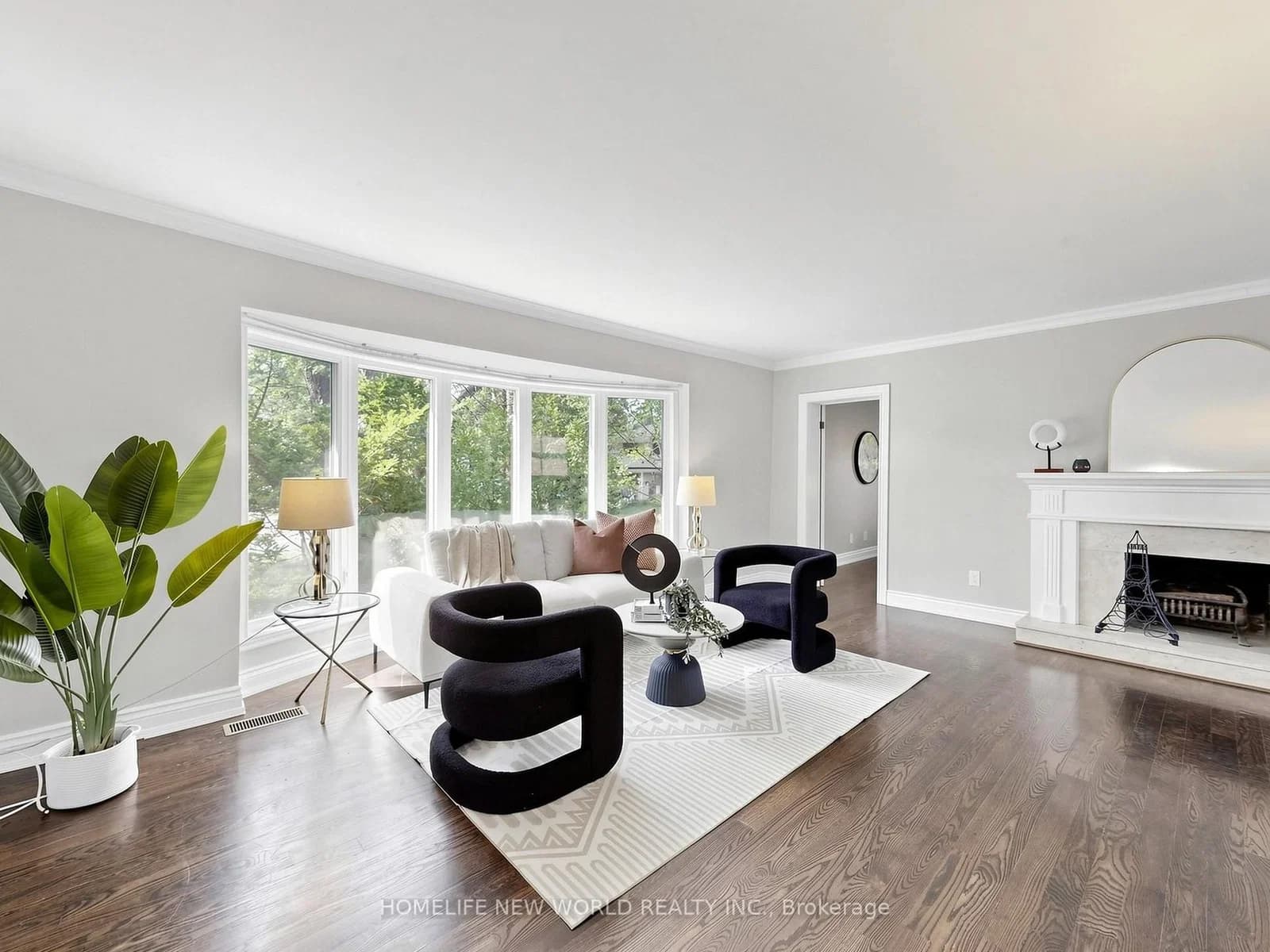 Alderdale Court in Toronto · Banbury-Don Mills — photo 3