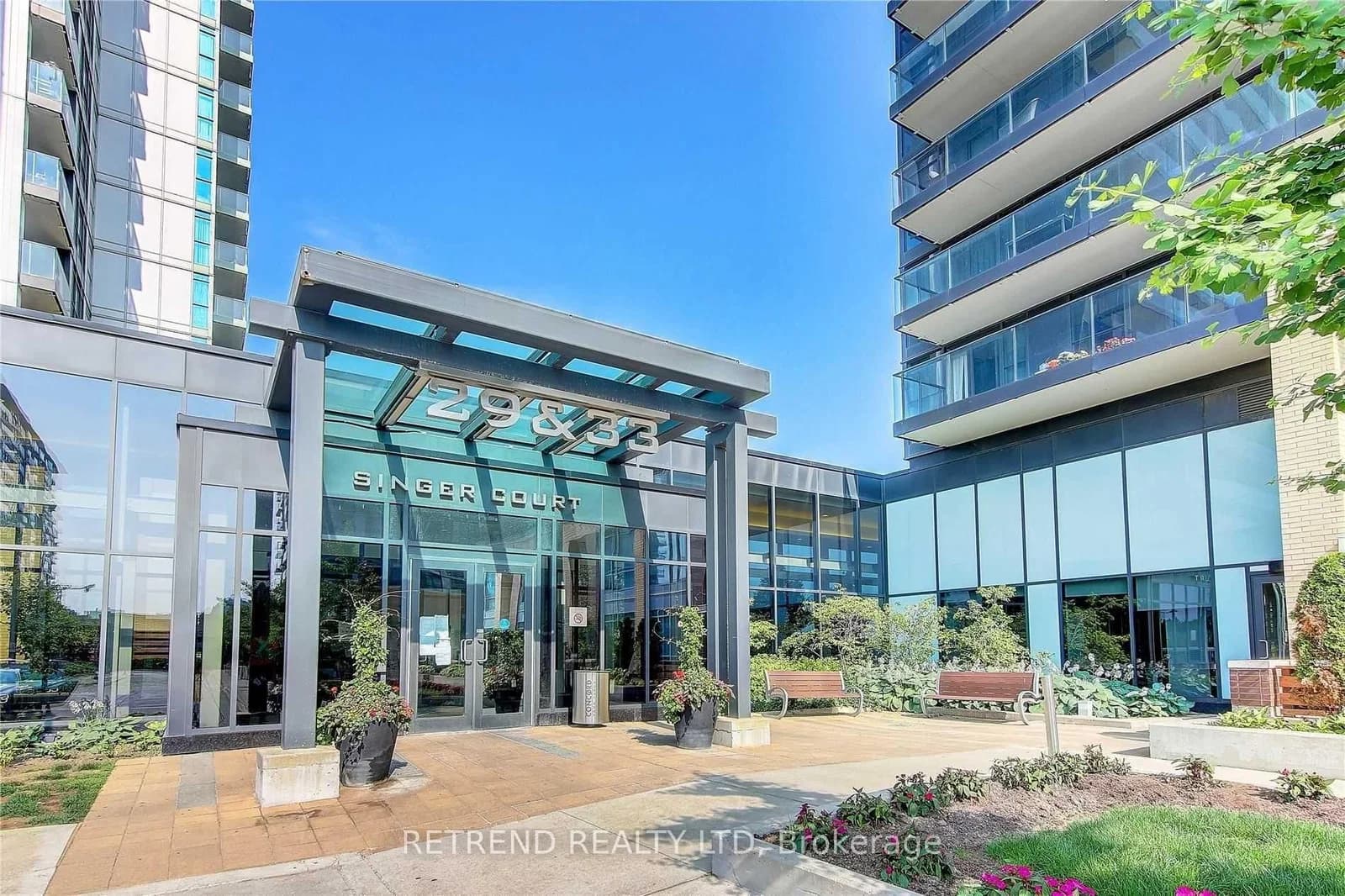 Singer Court in Toronto · Bayview Village — photo 2