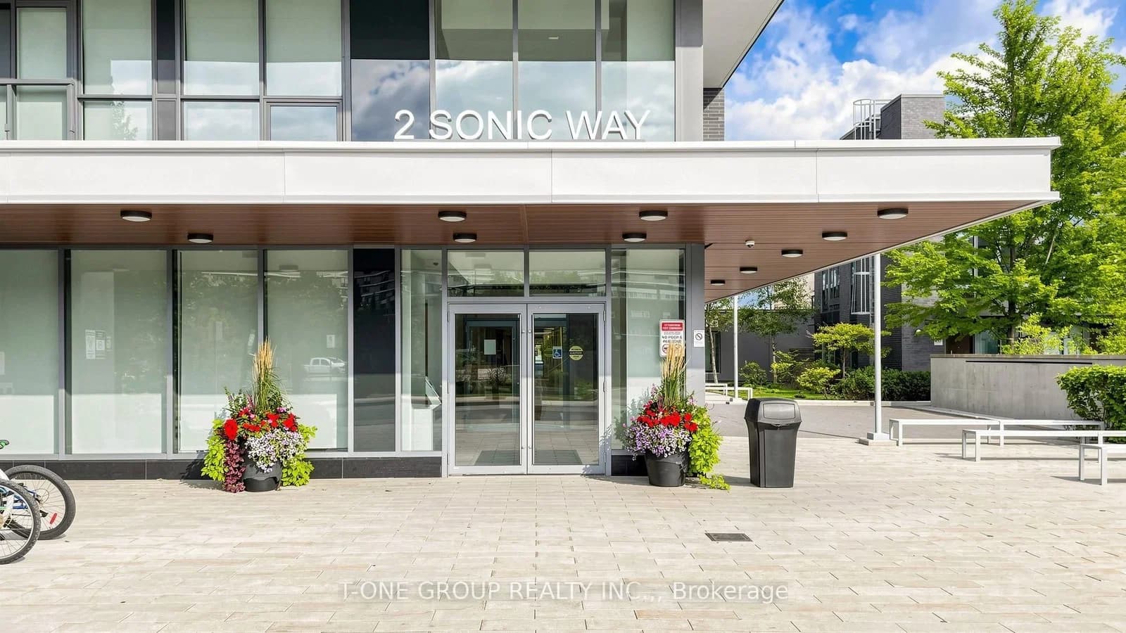 Sonic Way in Toronto · Flemingdon Park — photo 2